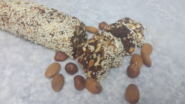 נקניק תמרים ואגוזים